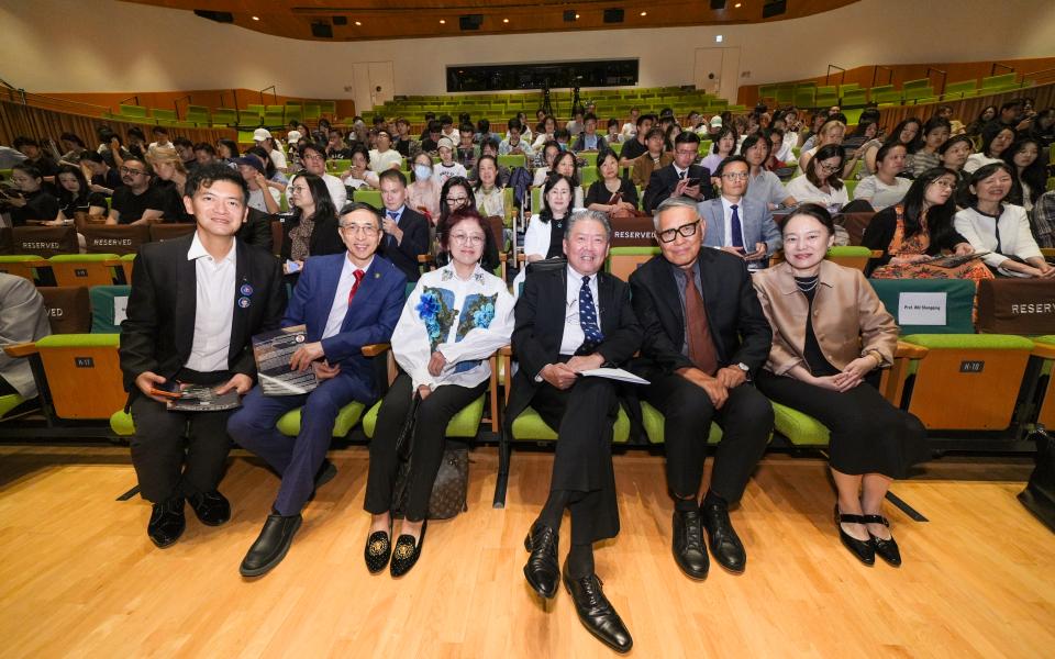 VIP guests attending Wu Hung × Yu Long: The Boundary of Resonance. Front row (from left to right): Mr Terry TSANG, Council Member of HKUST; Prof. Andrew LI Ping, Dean of Humanities and Social Science, HKUST; Prof. Vera TSU Weiling, spouse of Dr. YU Long; Dr. YU Long, internationally acclaimed conductor and Honorary Fellow of HKUST; Prof. WU Hung, Harrie A. Vanderstappen Distinguished Service Professor of Art History at the University of Chicago and Honorary Fellow of HKUST; and Prof. Shengqing WU, Professor