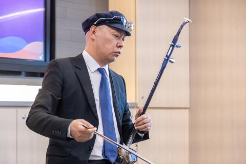 Erhu performance by Master Guo